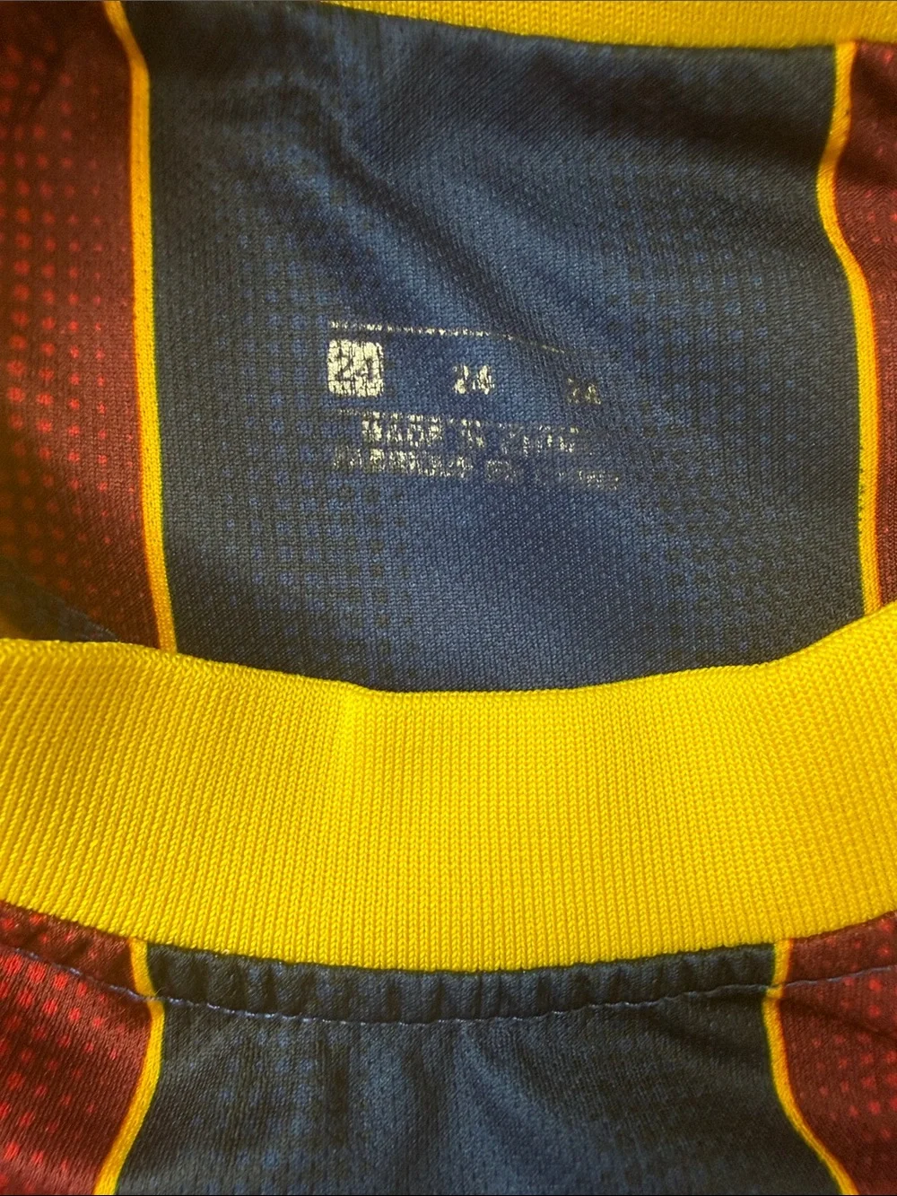 Lionel Messi #10 FC Barcelona Home Jersey - Blue & Red - Picture 4 of 7